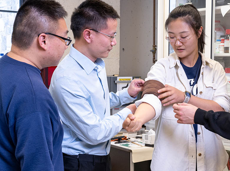 SMART SLEEVE Students working on the Smart Sleeve device