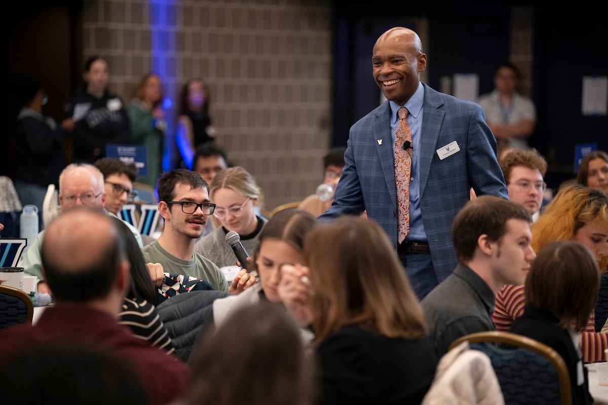 Dr. EMory Woodard interacts with students at Graduate Preview Day.
